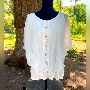 ⭐️$5 when bundled⭐️ White Flowy Top